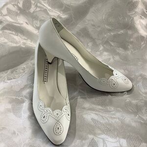 Naturalizer white eyelet pumps fit 7.5